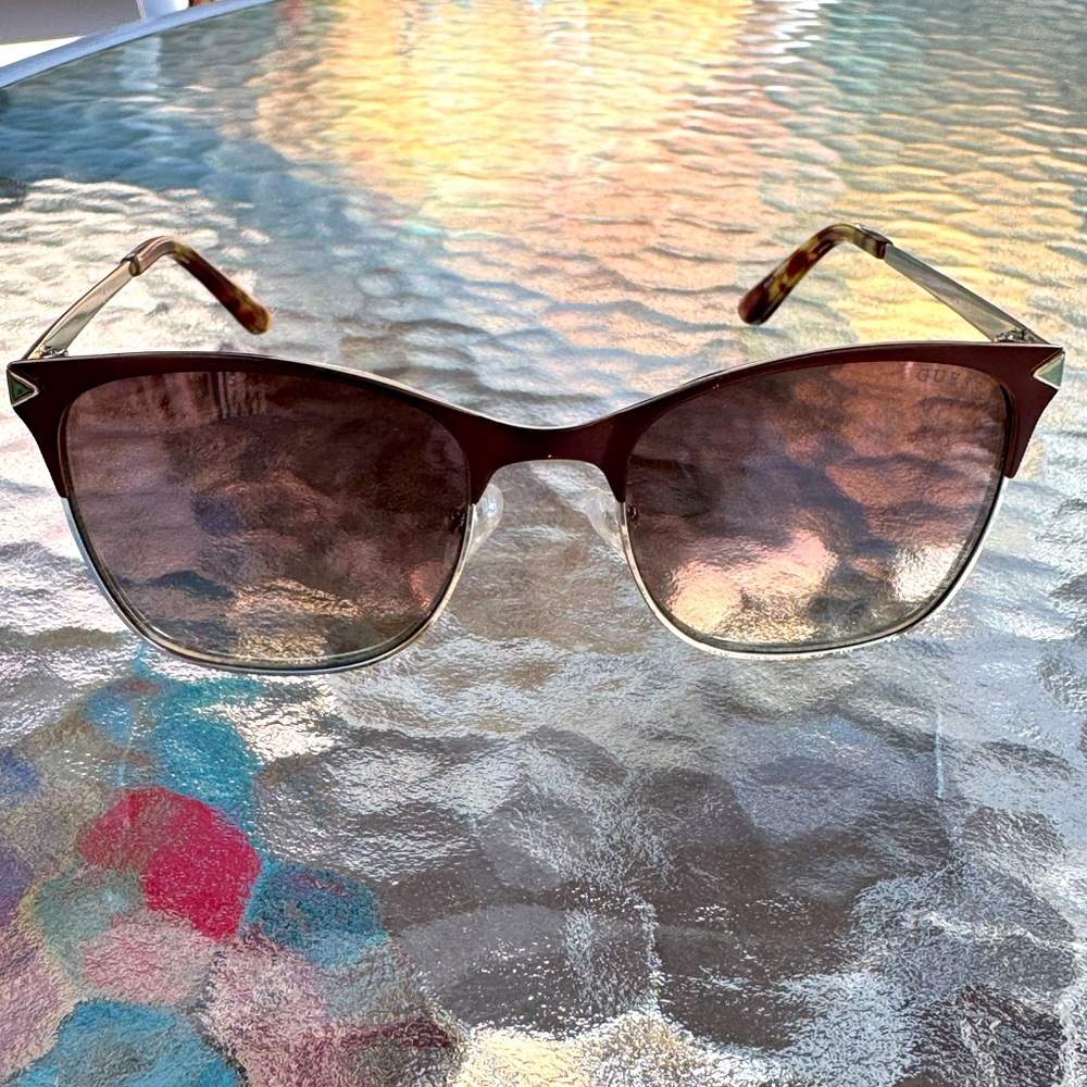Stylish Guess Brown Sunglasses